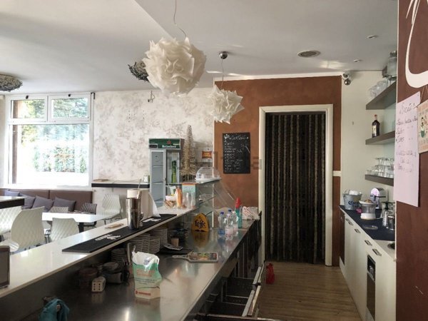 locale commerciale in vendita a Reggio nell'Emilia