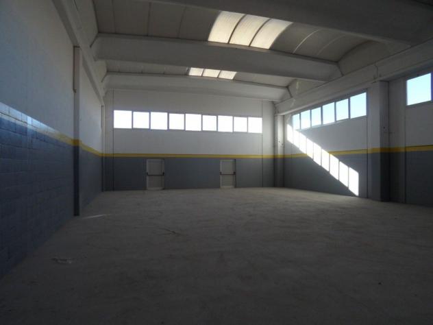 locale commerciale in vendita a Reggio nell'Emilia