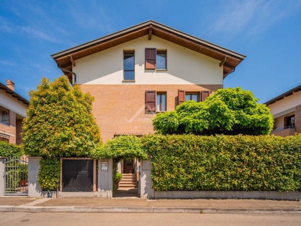 casa indipendente in vendita a Reggio nell'Emilia