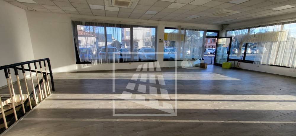 locale commerciale in vendita a Reggio nell'Emilia
