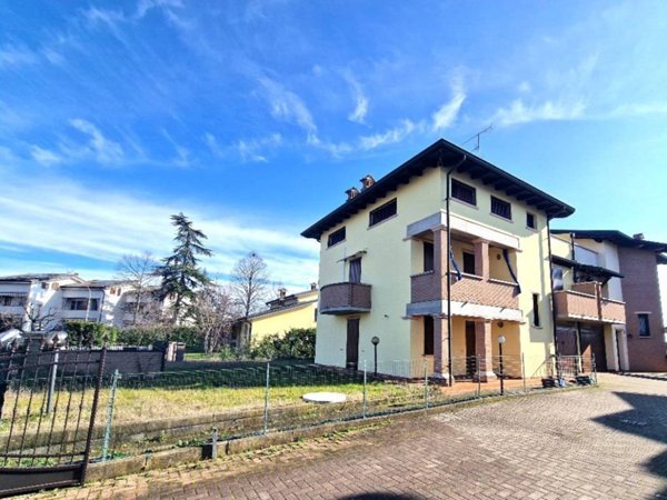 casa indipendente in vendita a Reggio nell'Emilia in zona San Bartolomeo