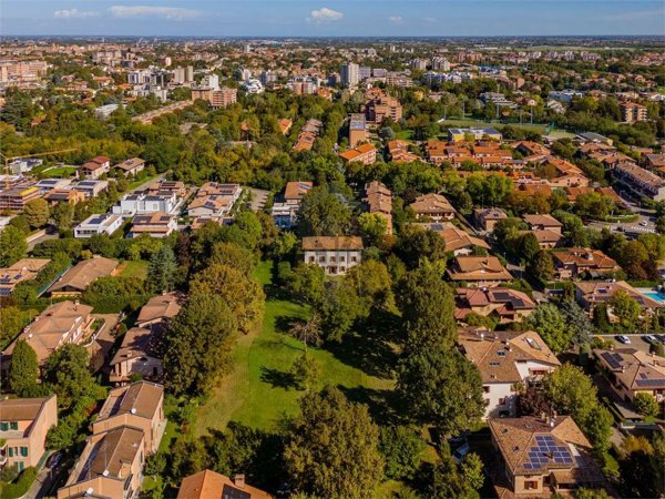 casa indipendente a Reggio nell'Emilia in zona San Pellegrino / Villa Canali