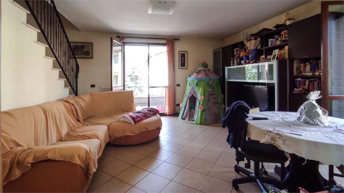 casa indipendente in vendita a Reggio nell'Emilia in zona Codemondo