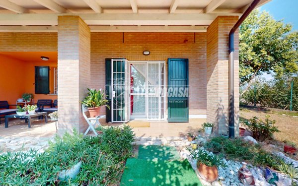 casa indipendente in vendita a Reggio nell'Emilia in zona Fogliano