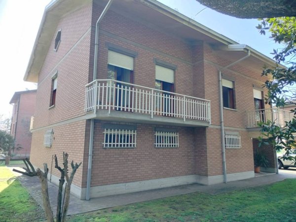 casa indipendente in vendita a Reggio nell'Emilia
