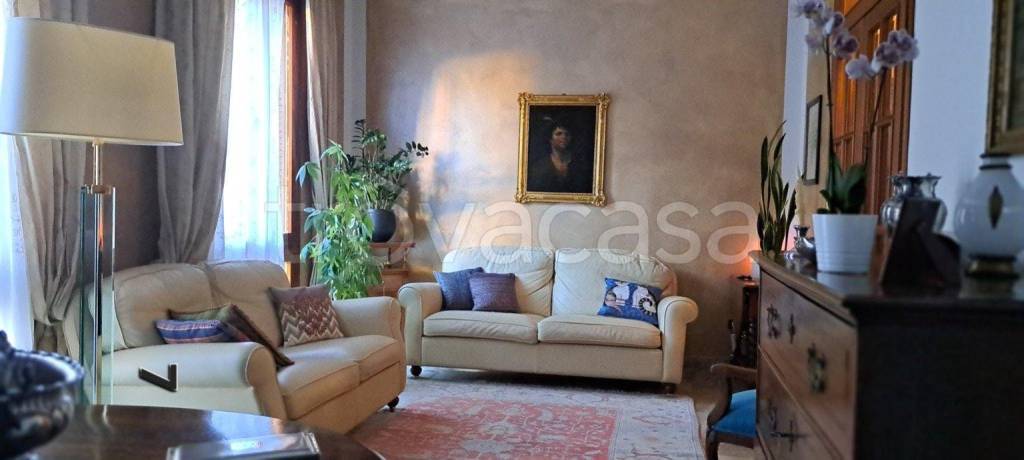 appartamento in vendita a Reggio nell'Emilia in zona Città Storica