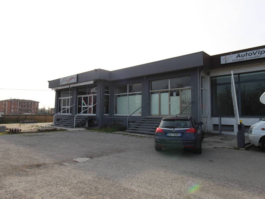 locale commerciale in vendita a Reggio nell'Emilia in zona Mancasale