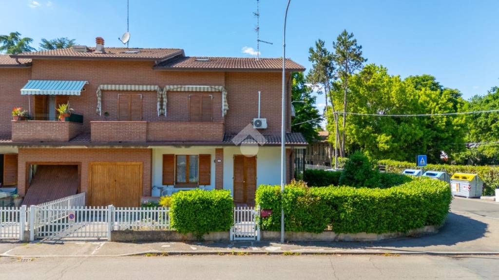 casa indipendente in vendita a Reggio nell'Emilia in zona Baragalla