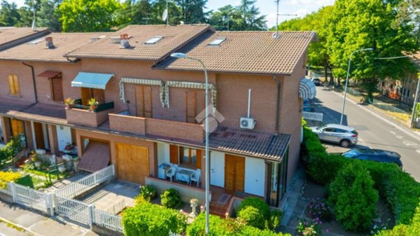 casa indipendente in vendita a Reggio nell'Emilia in zona Baragalla