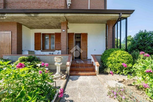 casa indipendente in vendita a Reggio nell'Emilia in zona Baragalla