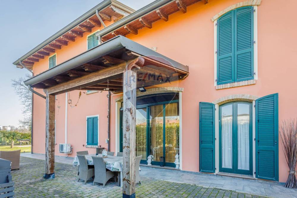 casa indipendente in vendita a Reggio nell'Emilia in zona Roncocesi