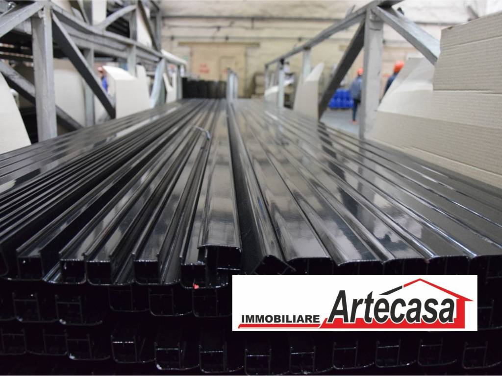 locale commerciale in vendita a Reggio nell'Emilia