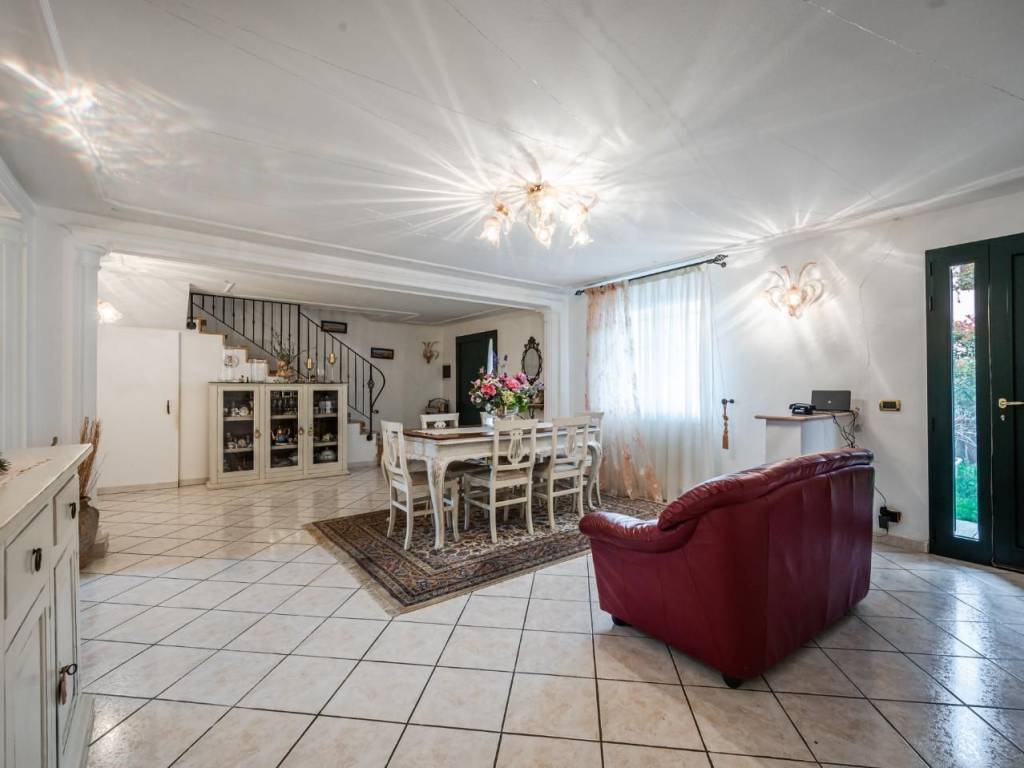 casa indipendente in vendita a Reggio nell'Emilia