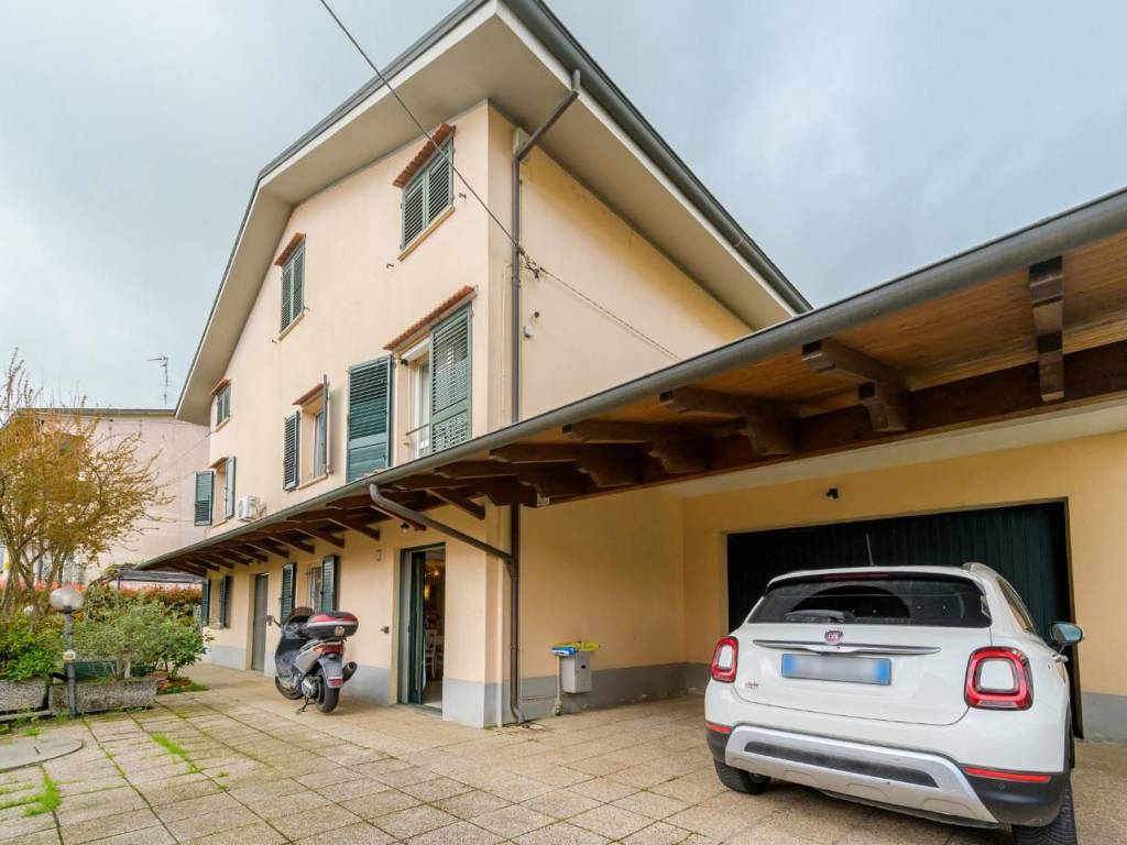 casa indipendente in vendita a Reggio nell'Emilia