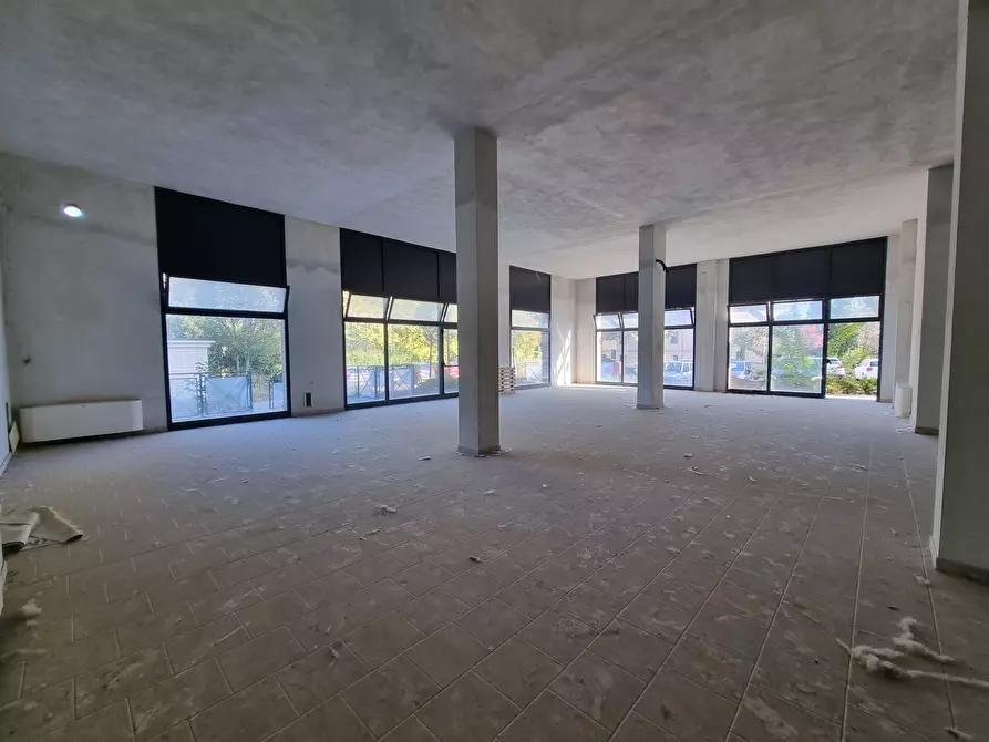 locale commerciale in vendita a Reggio nell'Emilia
