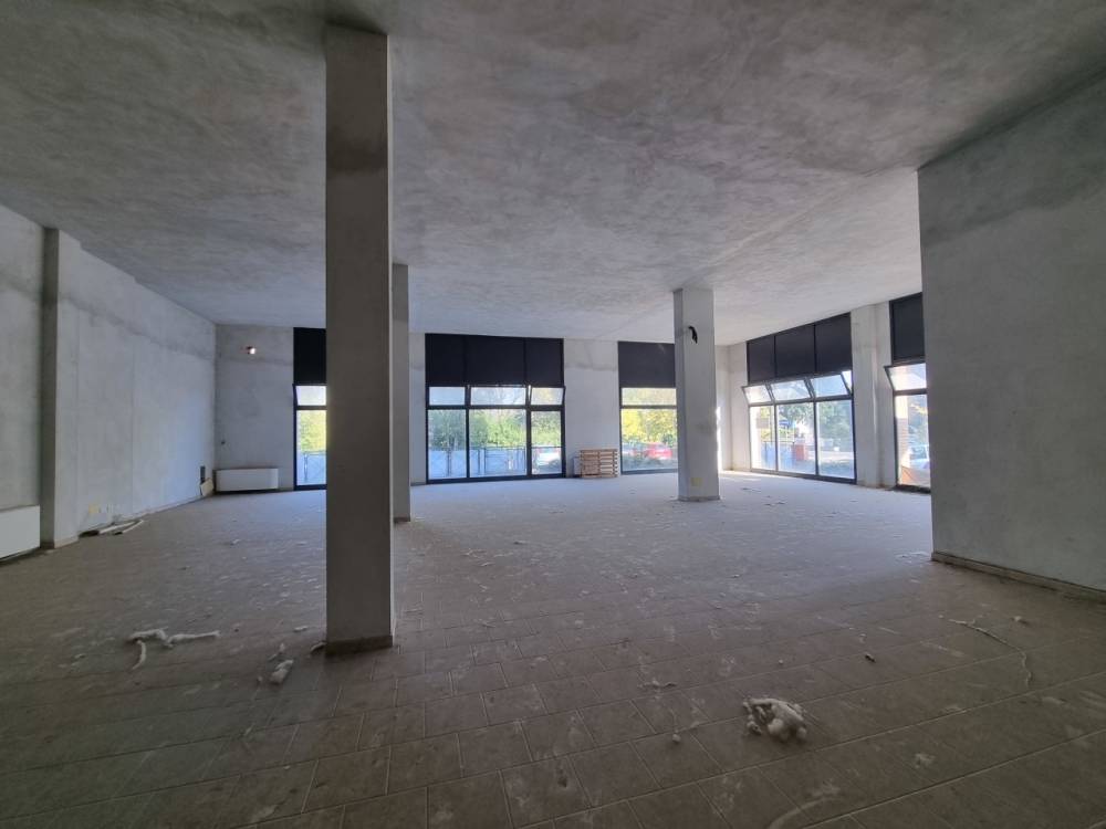 locale commerciale in vendita a Reggio nell'Emilia