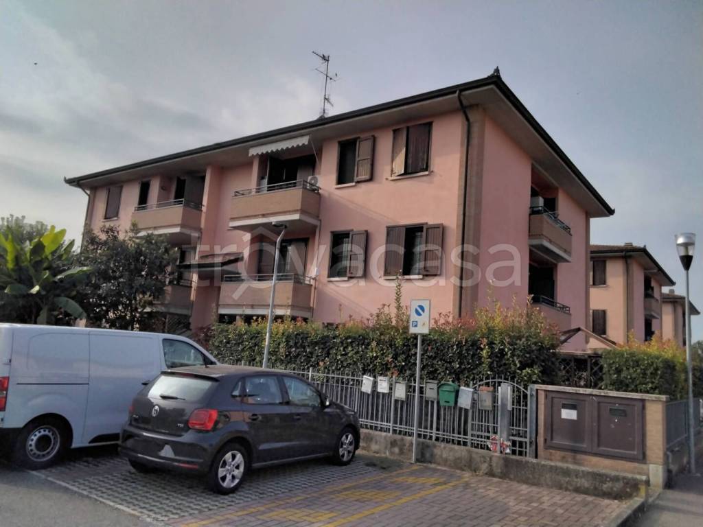 appartamento in vendita a Reggio nell'Emilia in zona Pratofontana