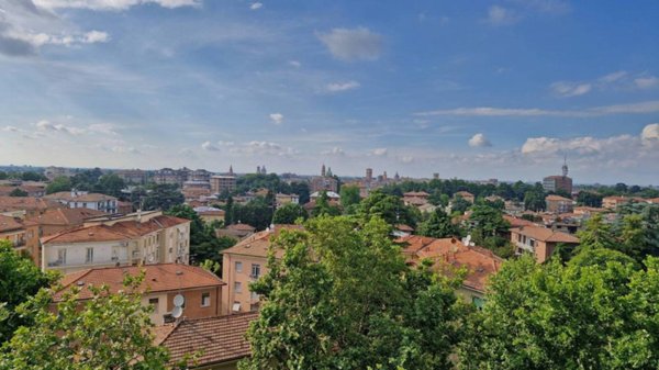 appartamento in vendita a Reggio nell'Emilia in zona Città Storica