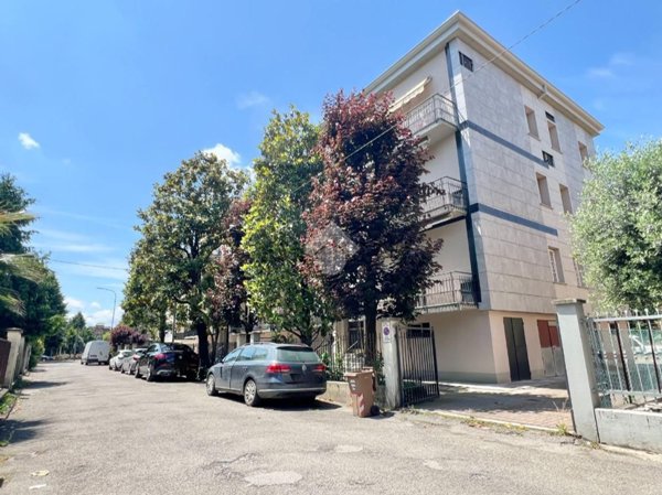 appartamento in vendita a Reggio nell'Emilia in zona Carrozzone
