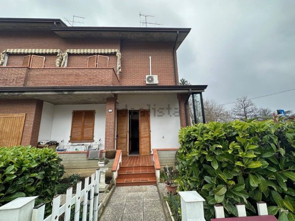 casa indipendente in vendita a Reggio nell'Emilia in zona Baragalla