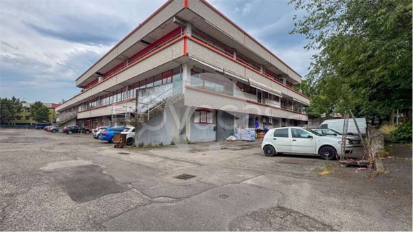locale commerciale in vendita a Reggio nell'Emilia in zona Santa Croce
