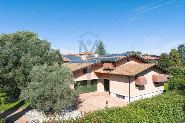 casa indipendente in vendita a Reggio nell'Emilia in zona Belvedere