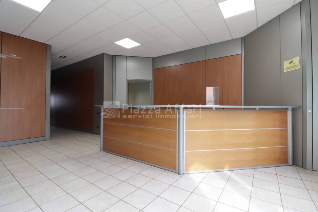 ufficio in vendita a Reggio nell'Emilia in zona Baragalla