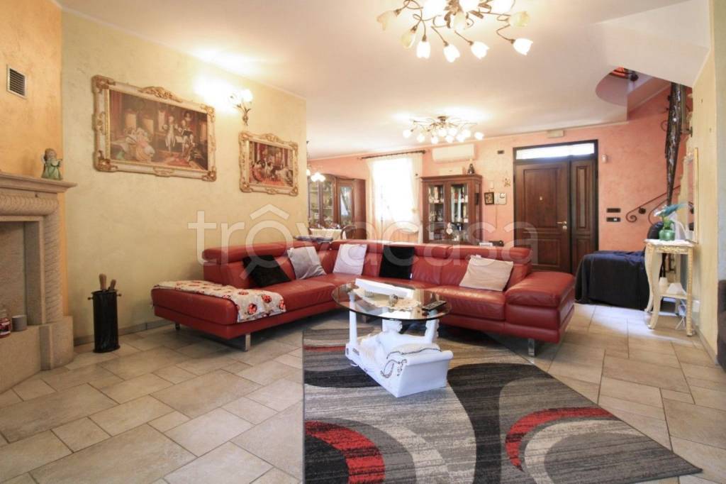 casa indipendente in vendita a Reggio nell'Emilia in zona Pieve Modolena