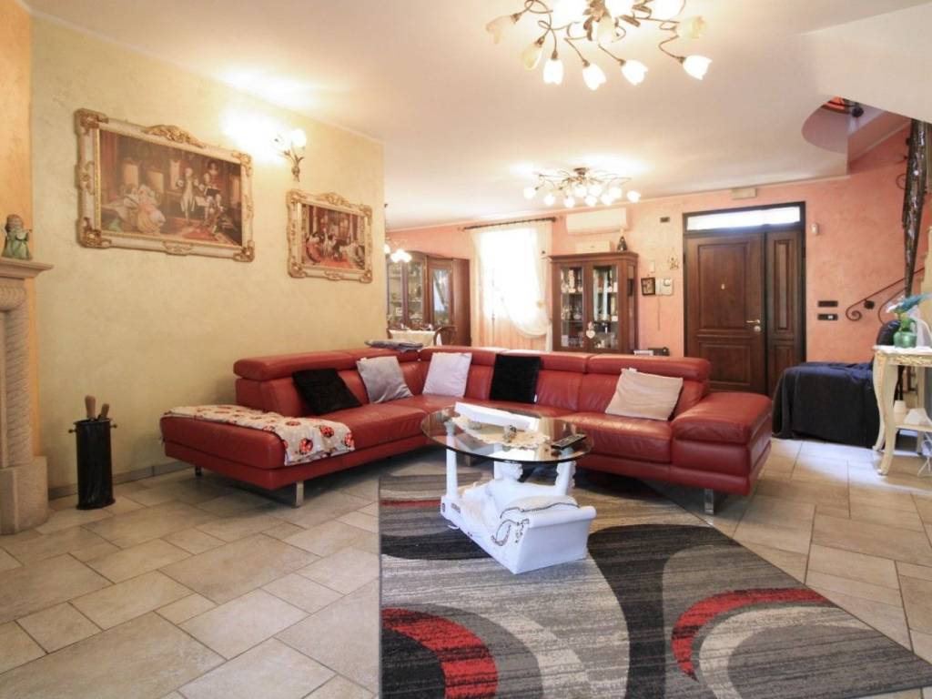 casa indipendente in vendita a Reggio nell'Emilia in zona Città Storica