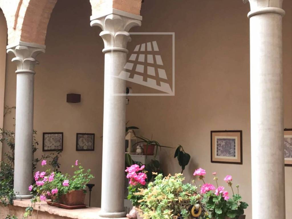 appartamento in vendita a Reggio nell'Emilia in zona Città Storica