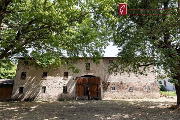 casale in vendita a Reggio nell'Emilia