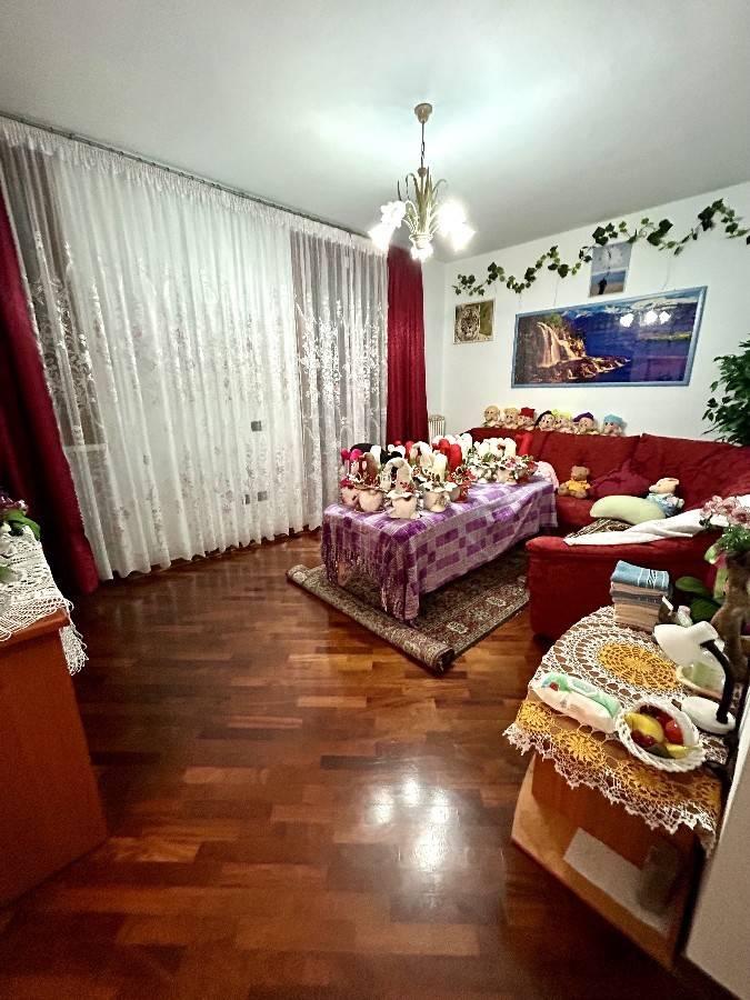 casa indipendente in vendita a Reggio nell'Emilia in zona Città Storica