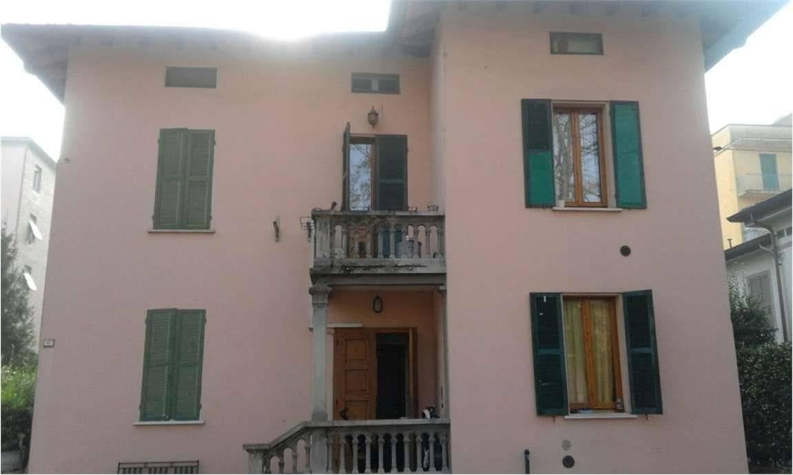 casa indipendente in vendita a Reggio nell'Emilia in zona Città Storica