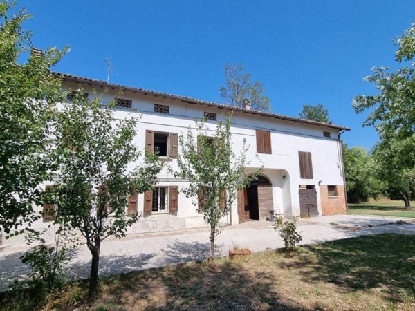 casa indipendente in vendita a Reggio nell'Emilia in zona Cavazzoli