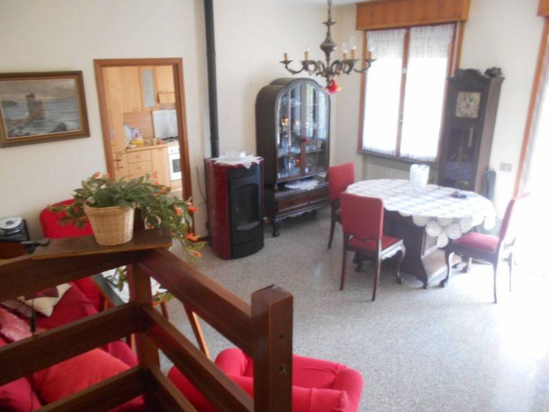 casa indipendente in vendita a Reggio nell'Emilia in zona Sesso