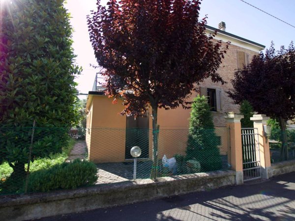 casa indipendente in vendita a Reggio nell'Emilia