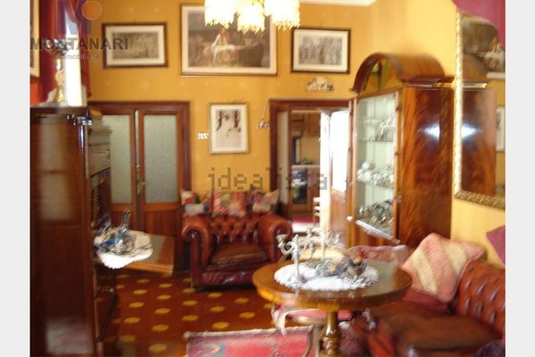 casa indipendente in vendita a Reggio nell'Emilia in zona Città Storica