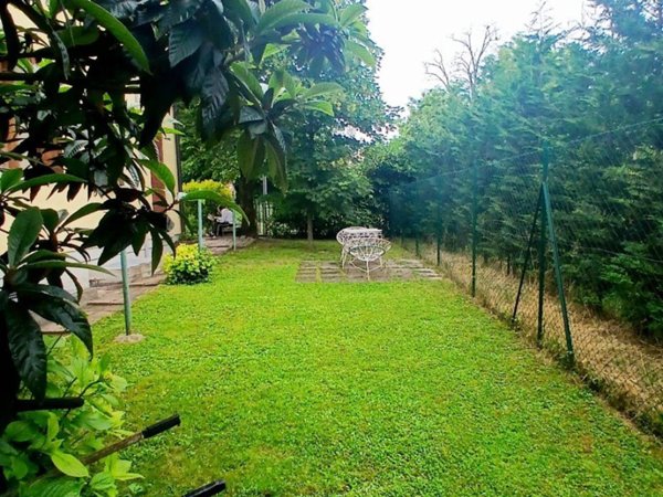 casa indipendente a Reggio nell'Emilia in zona San Pellegrino / Villa Canali