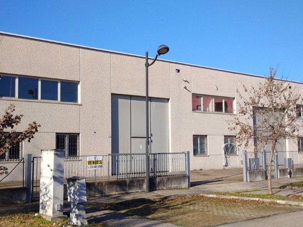 locale commerciale in vendita a Reggio nell'Emilia in zona Massenziatico