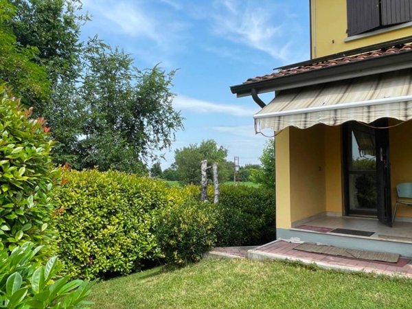 casa indipendente in vendita a Reggio nell'Emilia in zona Pieve Modolena