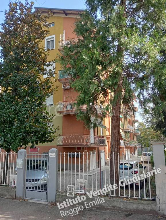 appartamento in vendita a Reggio nell'Emilia in zona Gattaglio