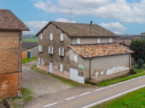 casa indipendente in vendita a Reggio nell'Emilia in zona Sesso