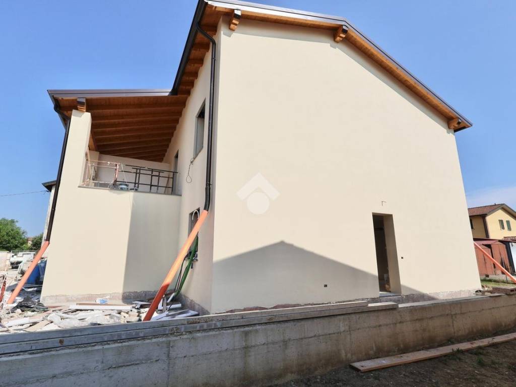 casa indipendente in vendita a Reggio nell'Emilia