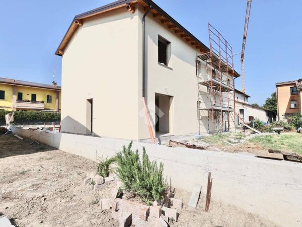casa indipendente in vendita a Reggio nell'Emilia