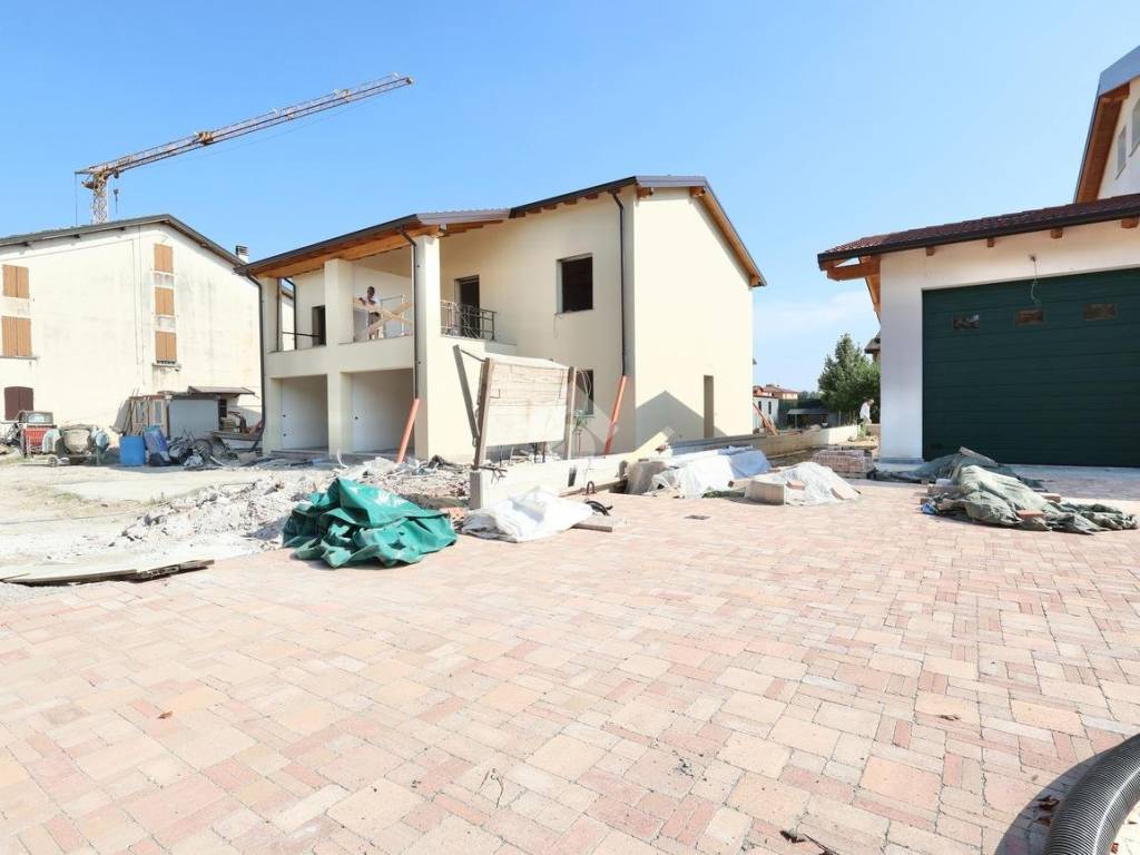 casa indipendente in vendita a Reggio nell'Emilia