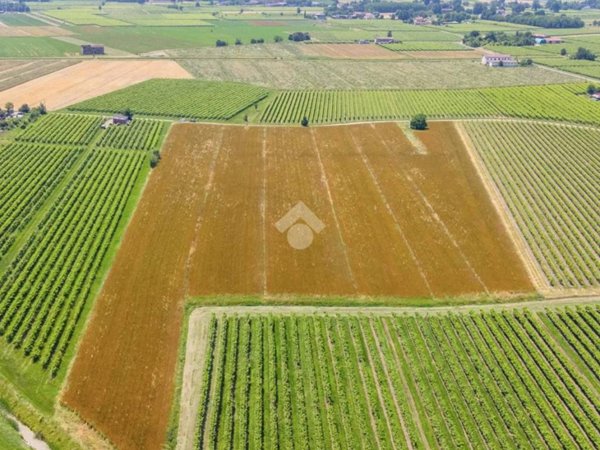 terreno edificabile in vendita a Reggio nell'Emilia