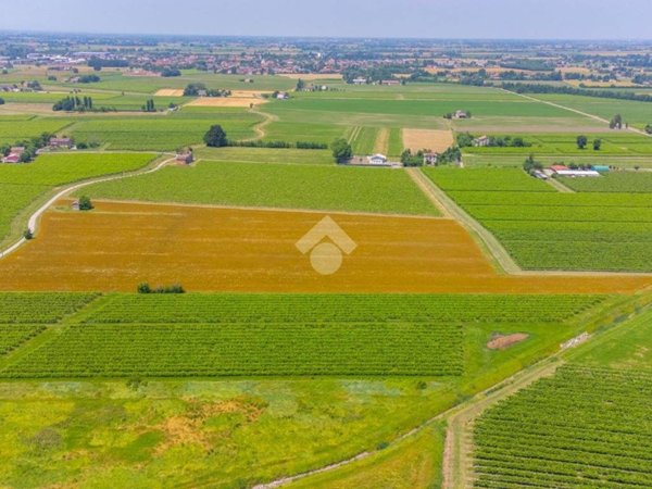 terreno edificabile in vendita a Reggio nell'Emilia