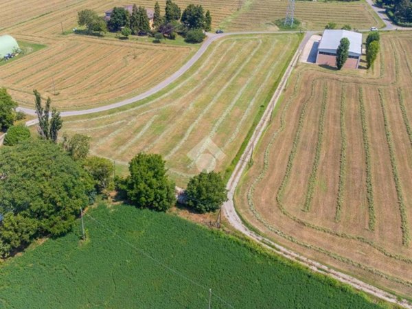 terreno edificabile in vendita a Reggio nell'Emilia in zona Pieve Modolena