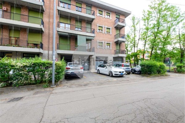 negozio in vendita a Reggio nell'Emilia in zona Città Storica