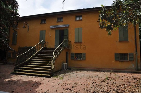 casa indipendente a Reggio nell'Emilia in zona Compagnoni / Migliolungo
